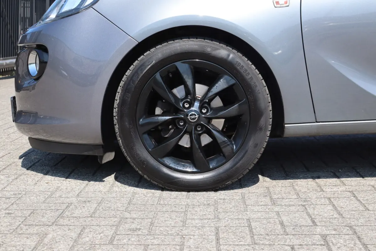1.2 Stoelverwarming/Stuurverwarming/Cruise control/Airco/Parkeersensoren/Bluetooth/Licht m