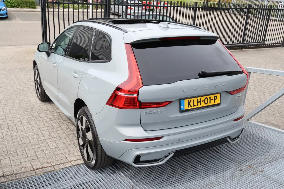 2.0 T8 Plug-in hybrid AWD Dark Soh 100% FABRIEKSGARANTIE Panoramadak/Stoelverwarming v+a/S