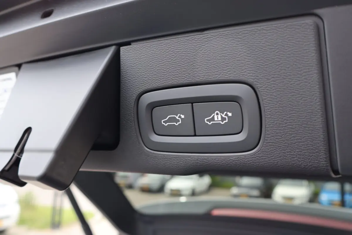 2.0 T8 Plug-in hybrid AWD Dark Soh 100% FABRIEKSGARANTIE Panoramadak/Stoelverwarming v+a/S