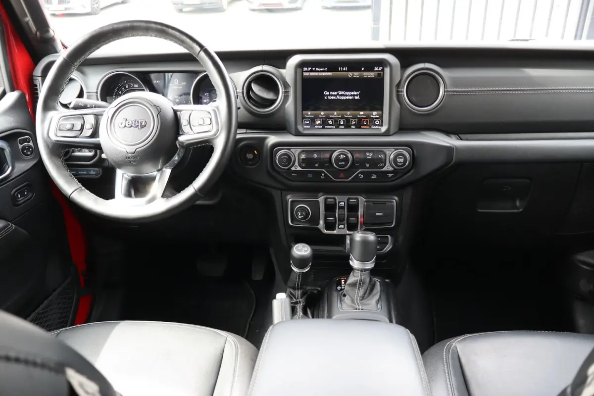 4xe 380 Sahara Camera voor + achter/Apple carplay/Stoelverwarming/Stuurverwarming/Lederen