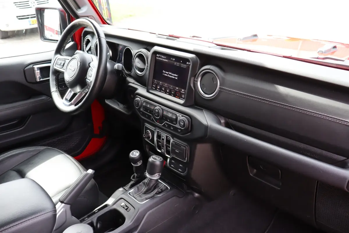 4xe 380 Sahara Camera voor + achter/Apple carplay/Stoelverwarming/Stuurverwarming/Lederen