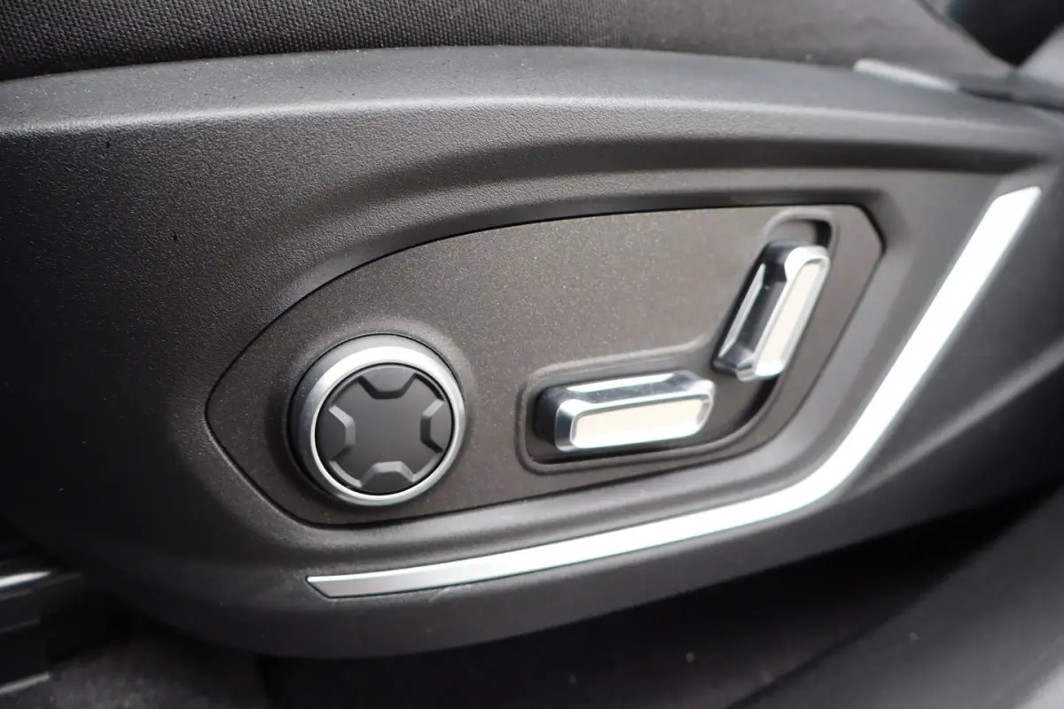 1.5 Panoramadak/360Â° Camera/Keyless/Lane assist/Adaptive cruise control/Apple carplay/Clim