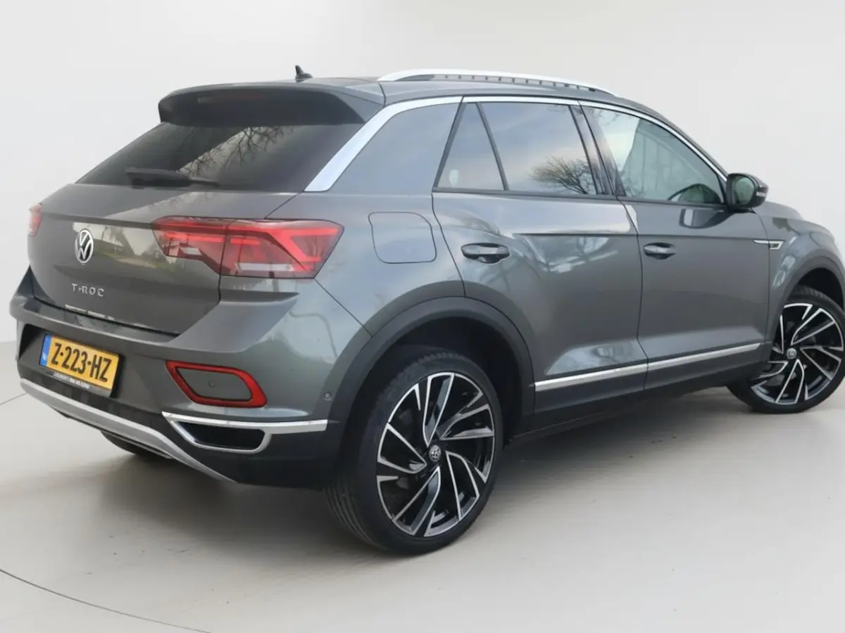 1.0 TSI R-Line | Clima | Cruise | Multimedia/Navi | Stoelverwarming | PDC + Camera |