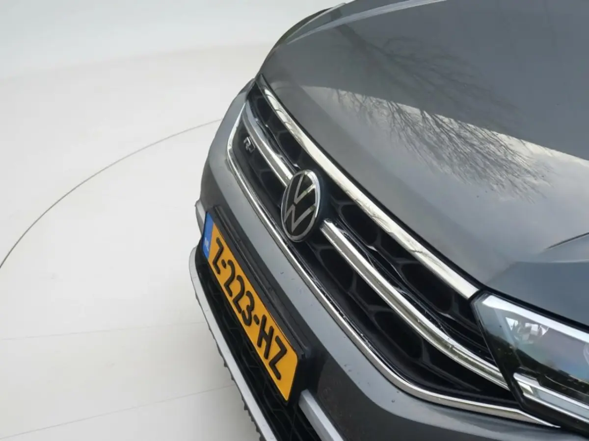 1.0 TSI R-Line | Clima | Cruise | Multimedia/Navi | Stoelverwarming | PDC + Camera |