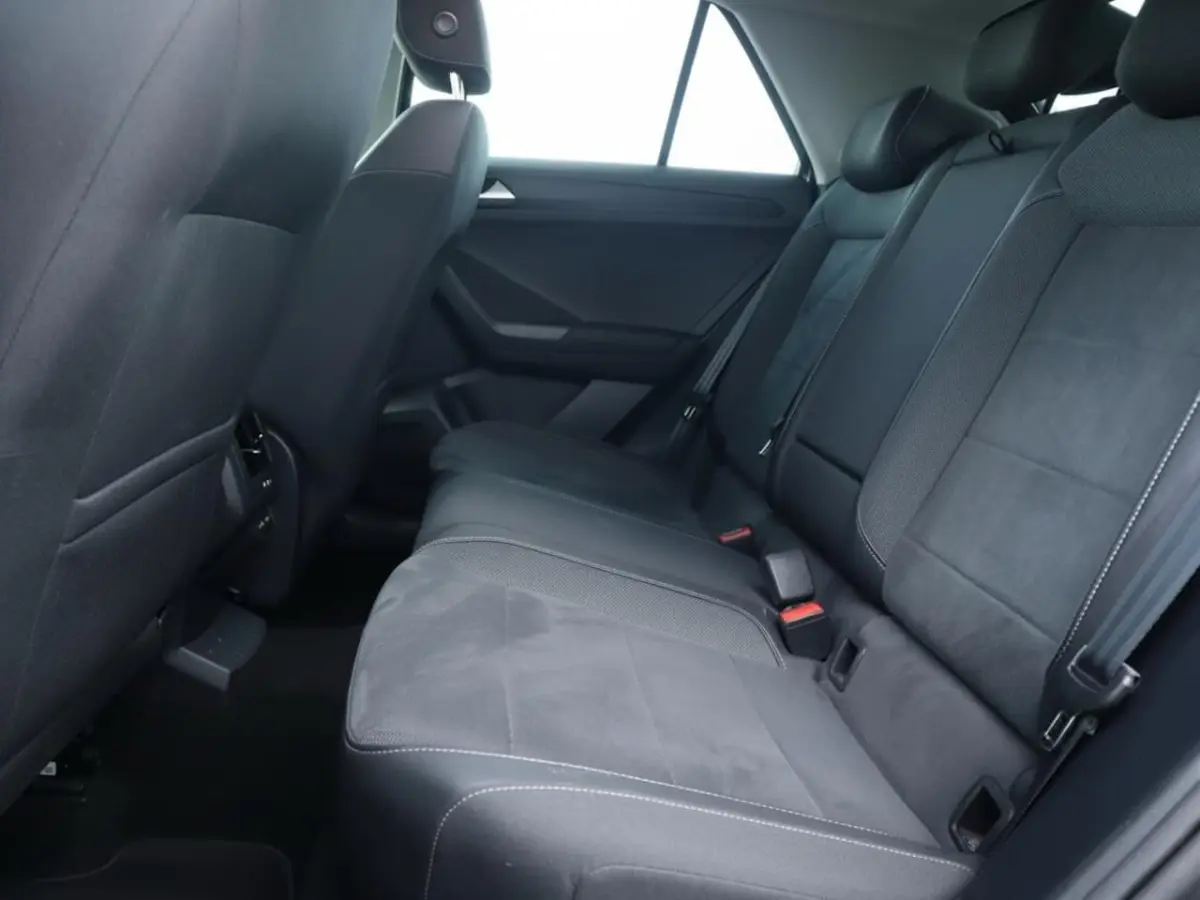 1.0 TSI R-Line | Clima | Cruise | Multimedia/Navi | Stoelverwarming | PDC + Camera |