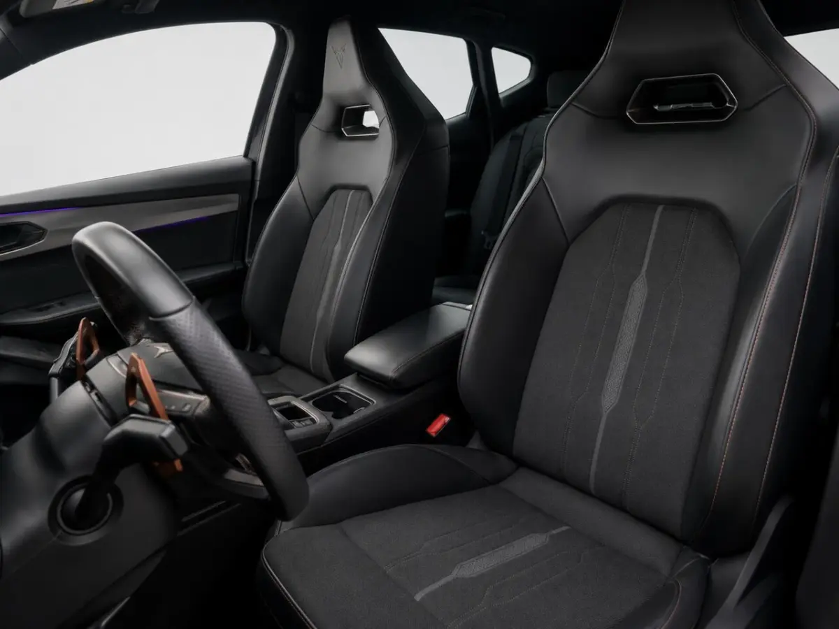 1.4 e-Hybrid Performance | Clima | Adapt. Cruise | Multimedia/Navi| Halfleder | PDC + Came