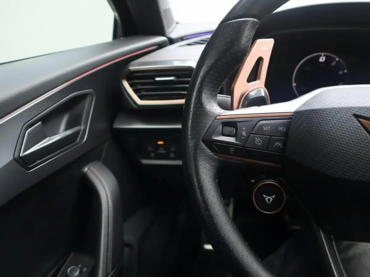 1.4 e-Hybrid Performance | Clima | Adapt. Cruise | Multimedia/Navi| Halfleder | PDC + Came