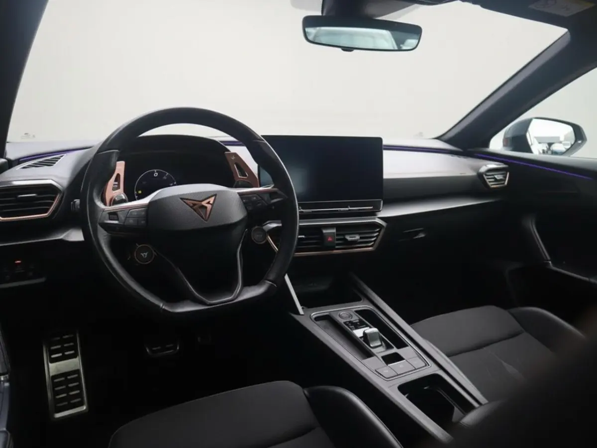 1.4 e-Hybrid Performance | Clima | Adapt. Cruise | Multimedia/Navi| Halfleder | PDC + Came