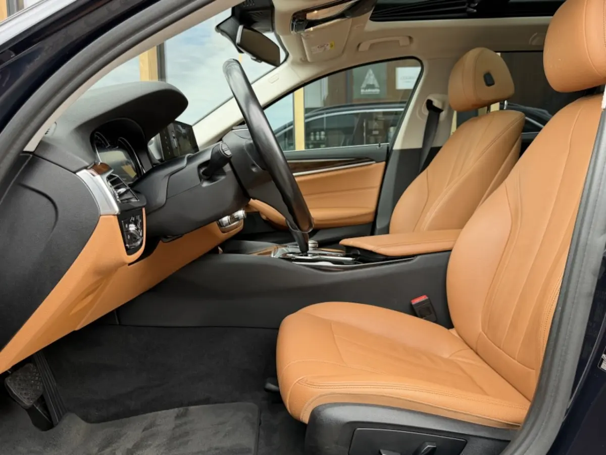 520I Executive l Panorama-dak | Elec Trekhaak | 360 Camera |