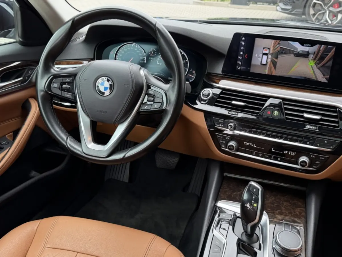 520I Executive l Panorama-dak | Elec Trekhaak | 360 Camera |