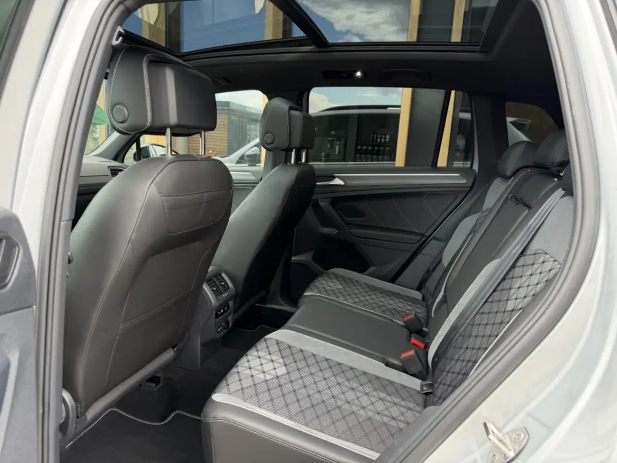1.5 TSI R-Line | blackstyle | panorama-dak | Virtueel | Camera