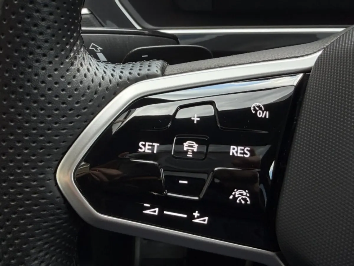 1.5 TSI R-Line | blackstyle | panorama-dak | Virtueel | Camera