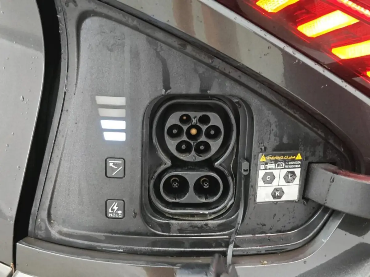 Plus 77.4 kWh NL-AUTO | LEDER | SOH 100%