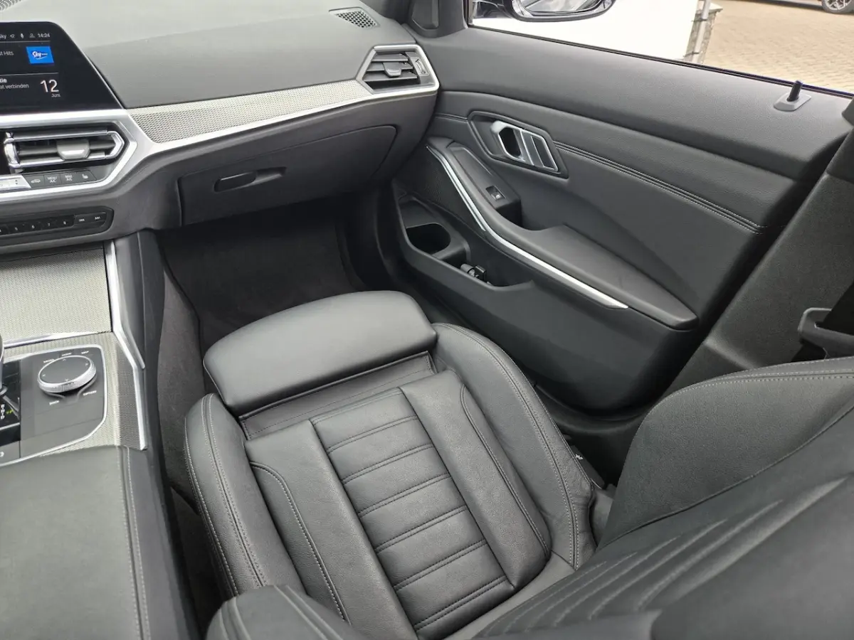 320e Business Edition Plus NL-AUTO | LEDER | M-PAKKET| SOH 98%|