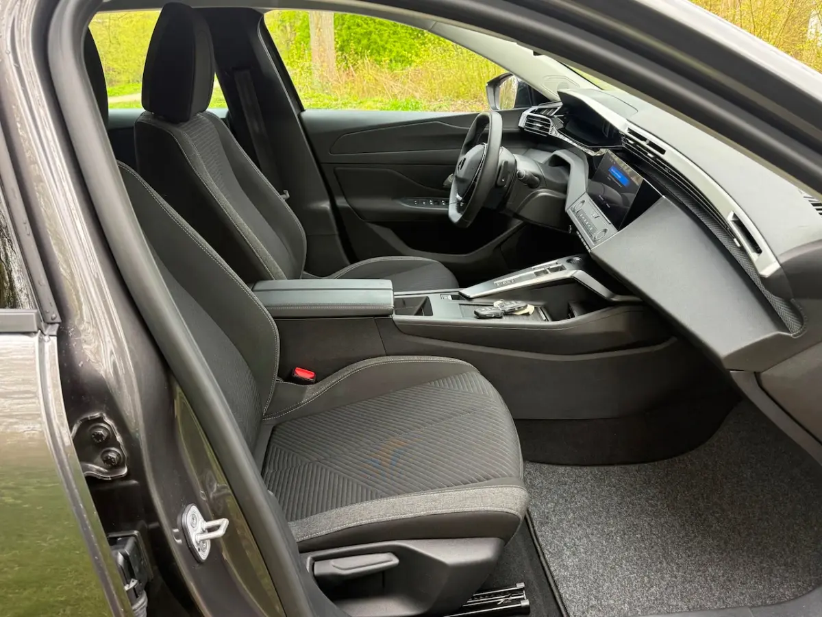 1.2 PureTech Allure 130 PK Aut.1 Eig. 49000 km b.j. 3-2023 led verl. Navi , Carplay