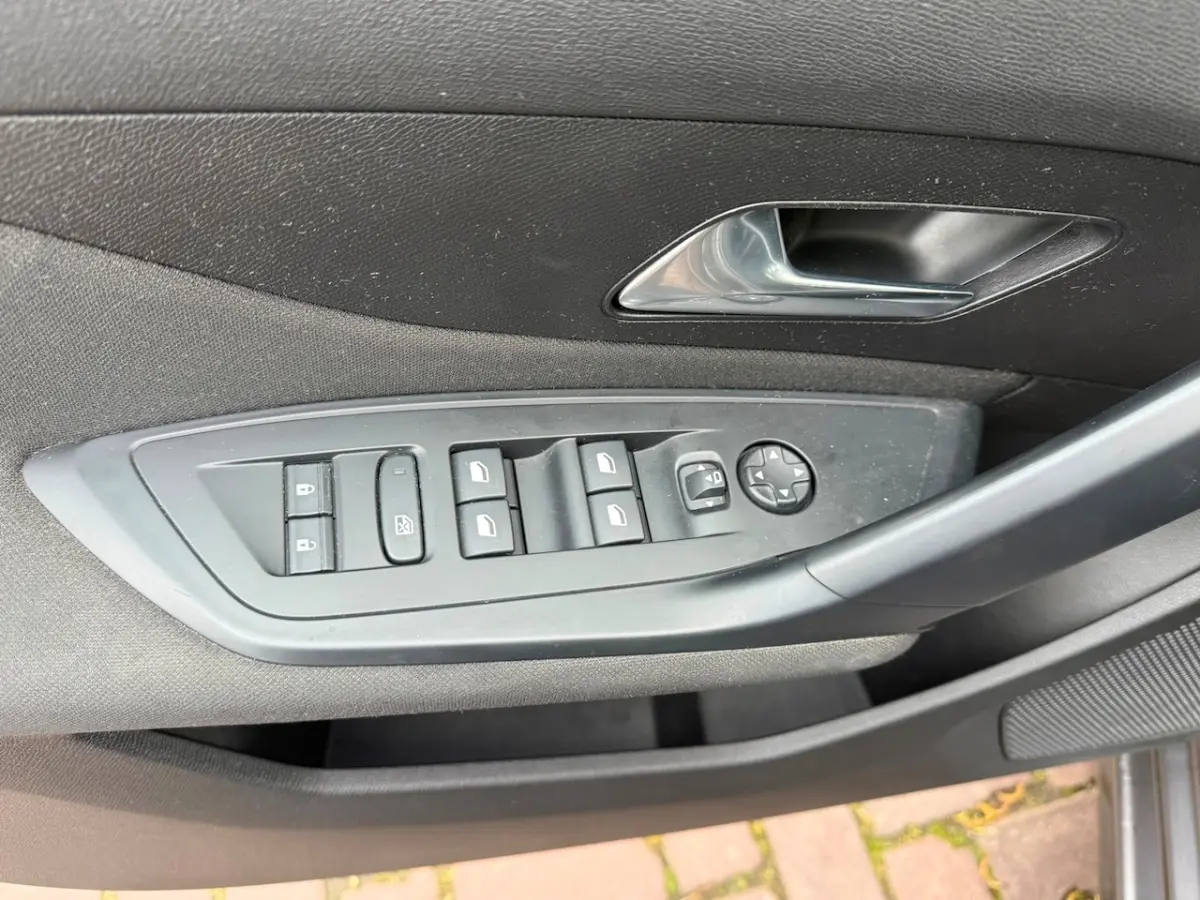 1.2 PureTech Allure 130 PK Aut.1 Eig. 49000 km b.j. 3-2023 led verl. Navi , Carplay