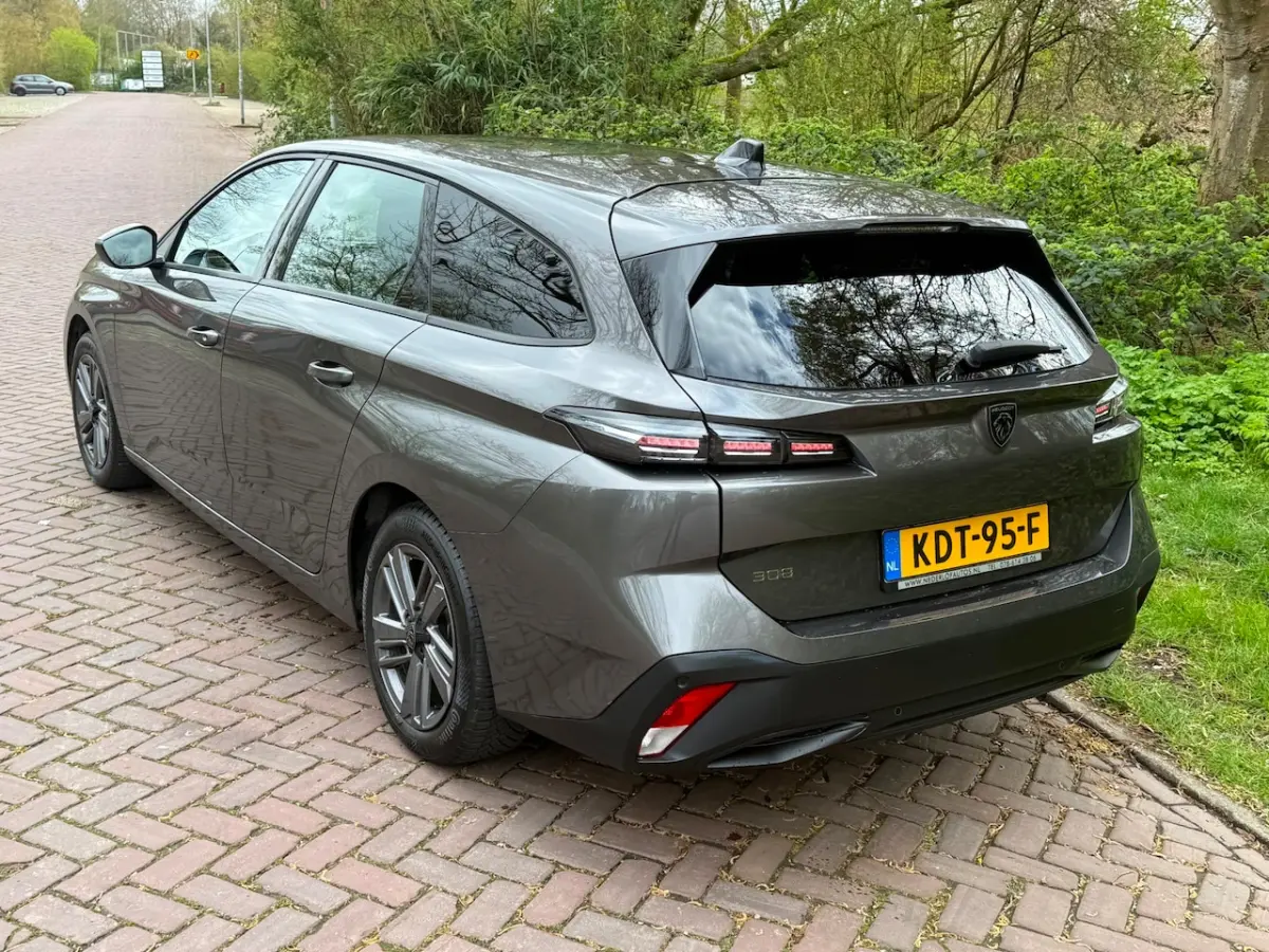 1.2 PureTech Allure 130 PK Aut.1 Eig. 49000 km b.j. 3-2023 led verl. Navi , Carplay