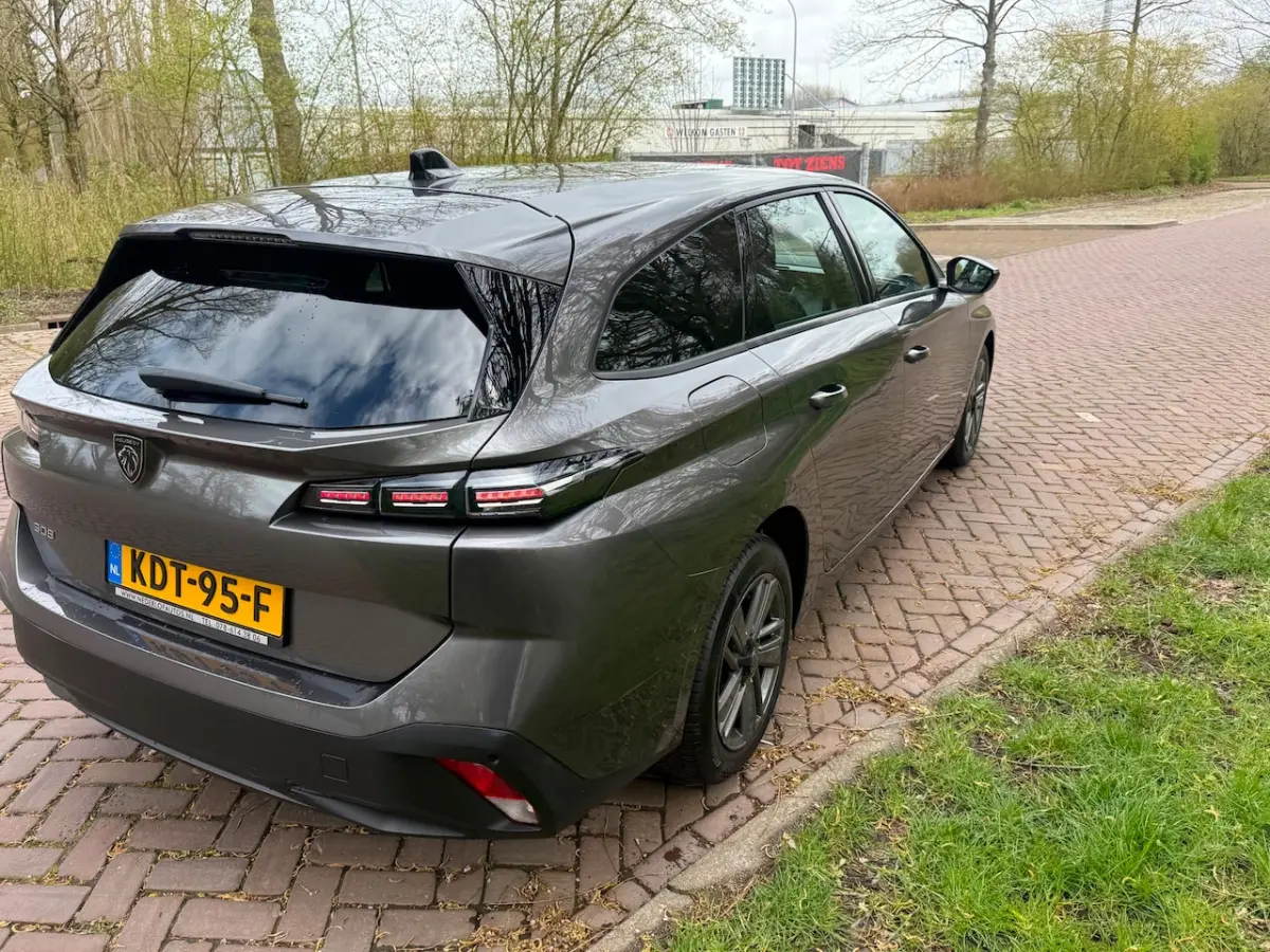 1.2 PureTech Allure 130 PK Aut.1 Eig. 49000 km b.j. 3-2023 led verl. Navi , Carplay