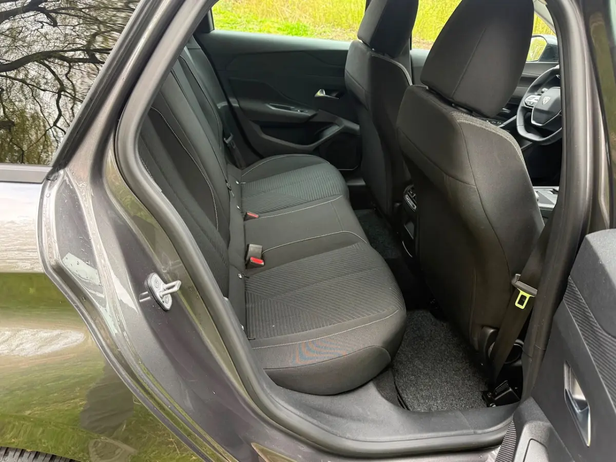 1.2 PureTech Allure 130 PK Aut.1 Eig. 49000 km b.j. 3-2023 led verl. Navi , Carplay