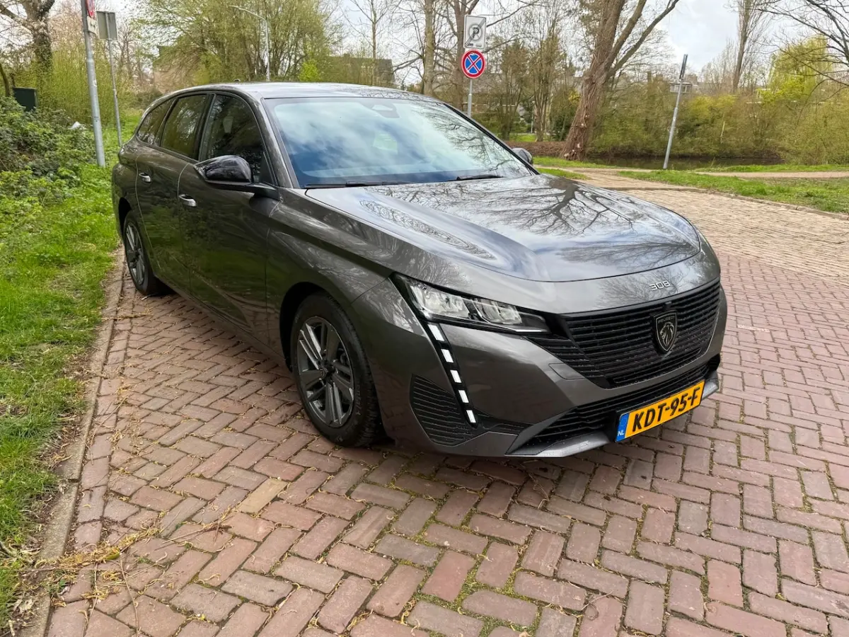 1.2 PureTech Allure 130 PK Aut.1 Eig. 49000 km b.j. 3-2023 led verl. Navi , Carplay