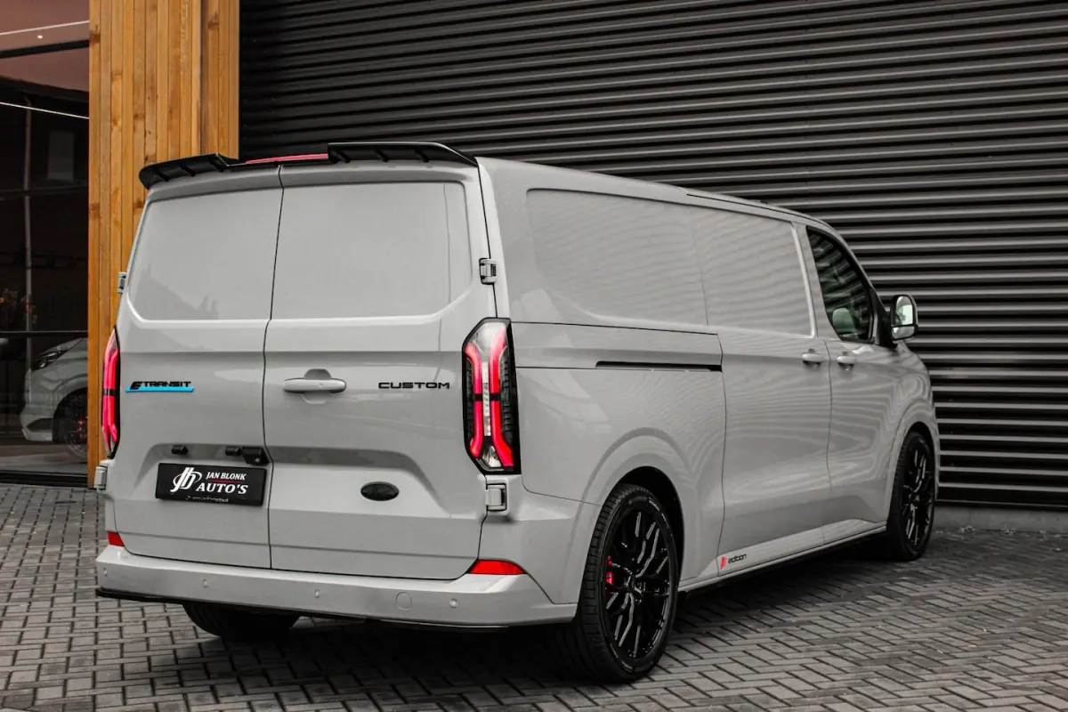 340 L2H1 Limited 65 kWh 218PK / JB- EDITON / CAMERA / 328KM RANGE / APPLE CARPLAY /DRIVERS