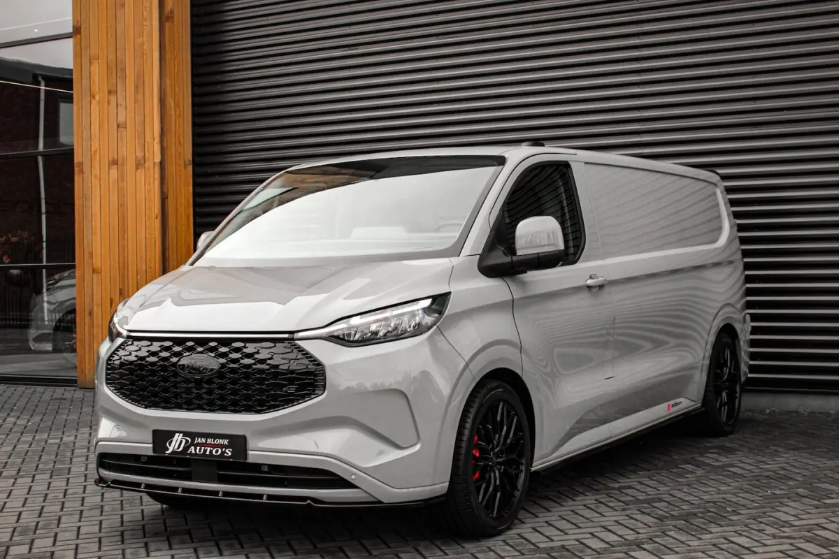 340 L2H1 Limited 65 kWh 218PK / JB- EDITON / CAMERA / 328KM RANGE / APPLE CARPLAY /DRIVERS
