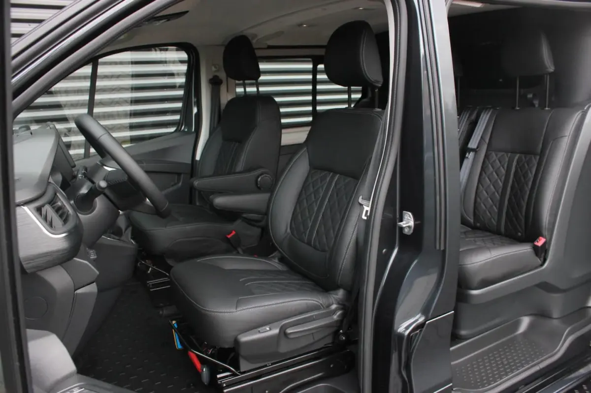 L2H1 170PK DUBBEL CABINE LUXE / NAVIGATIE / CLIMATECONTROL / VERLAAGD / DIGITAAL SCHERM /