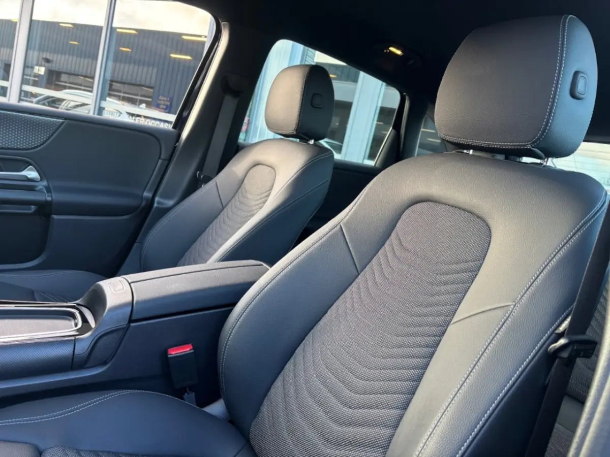 250E AUTOMAAT LUXURY LINE NAVI PDC-CAMRERA STOELVW