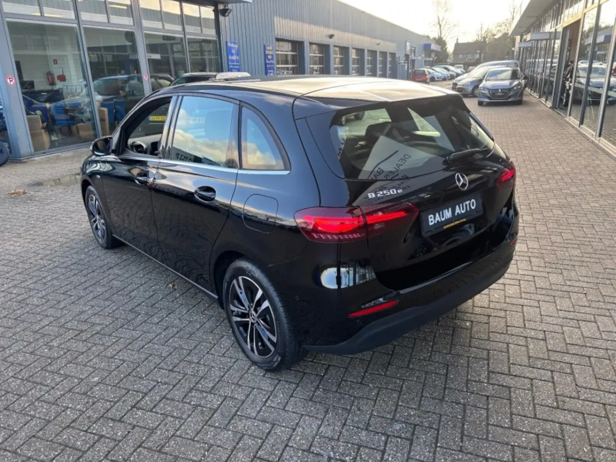 250E AUTOMAAT LUXURY LINE NAVI PDC-CAMRERA STOELVW