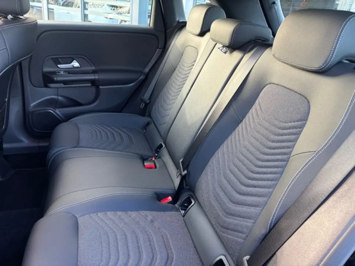 250E AUTOMAAT LUXURY LINE NAVI PDC-CAMRERA STOELVW