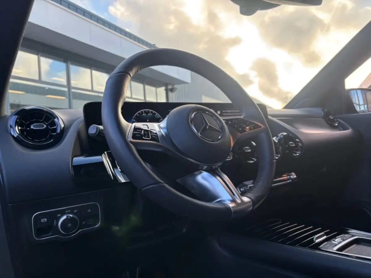 250E AUTOMAAT LUXURY LINE NAVI PDC-CAMRERA STOELVW