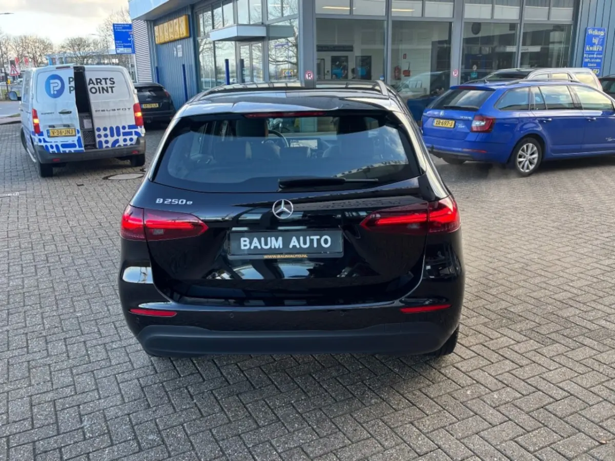 250E AUTOMAAT LUXURY LINE NAVI PDC-CAMRERA STOELVW
