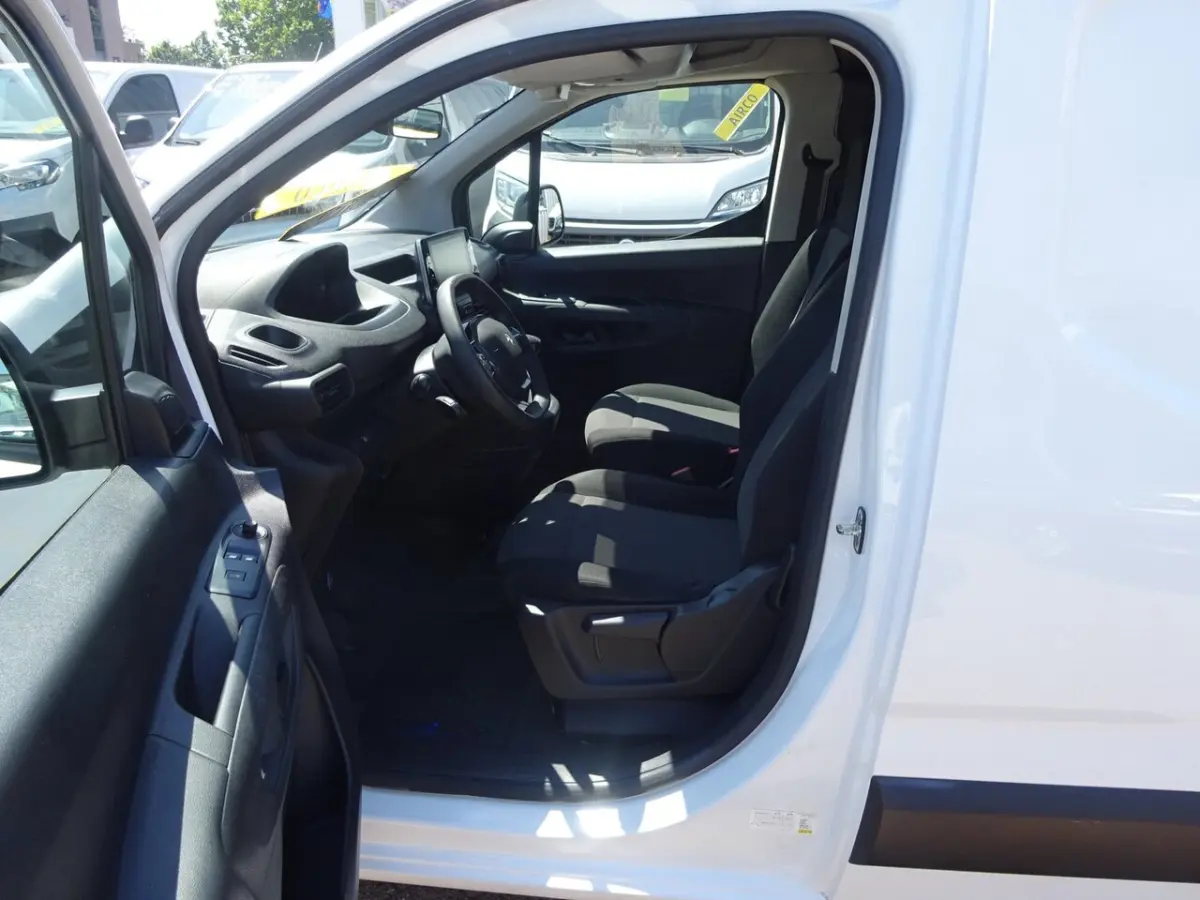 1.2 PureTech Pro BENZINE AIRCO NAVI CRUISE CONTROL PDC SCHUIFDEUR
