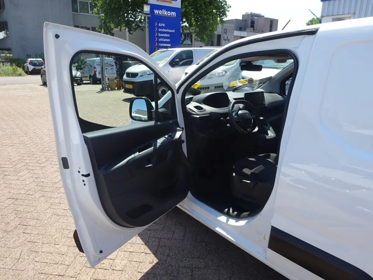 1.2 PureTech Pro BENZINE AIRCO NAVI CRUISE CONTROL PDC SCHUIFDEUR