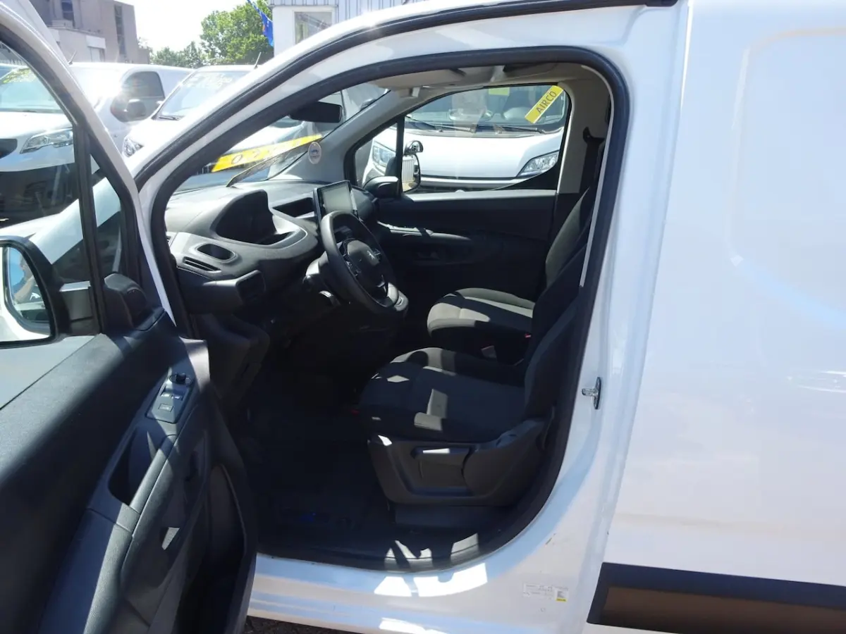 1.2 PureTech Pro BENZINE AIRCO NAVI CRUISE CONTROL PDC SCHUIFDEUR