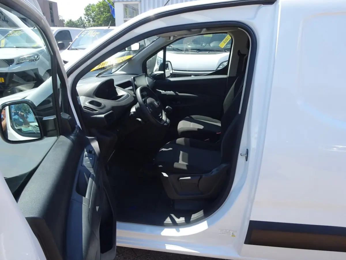 1.2 PureTech Pro BENZINE AIRCO NAVI CRUISE CONTROL PDC SCHUIFDEUR