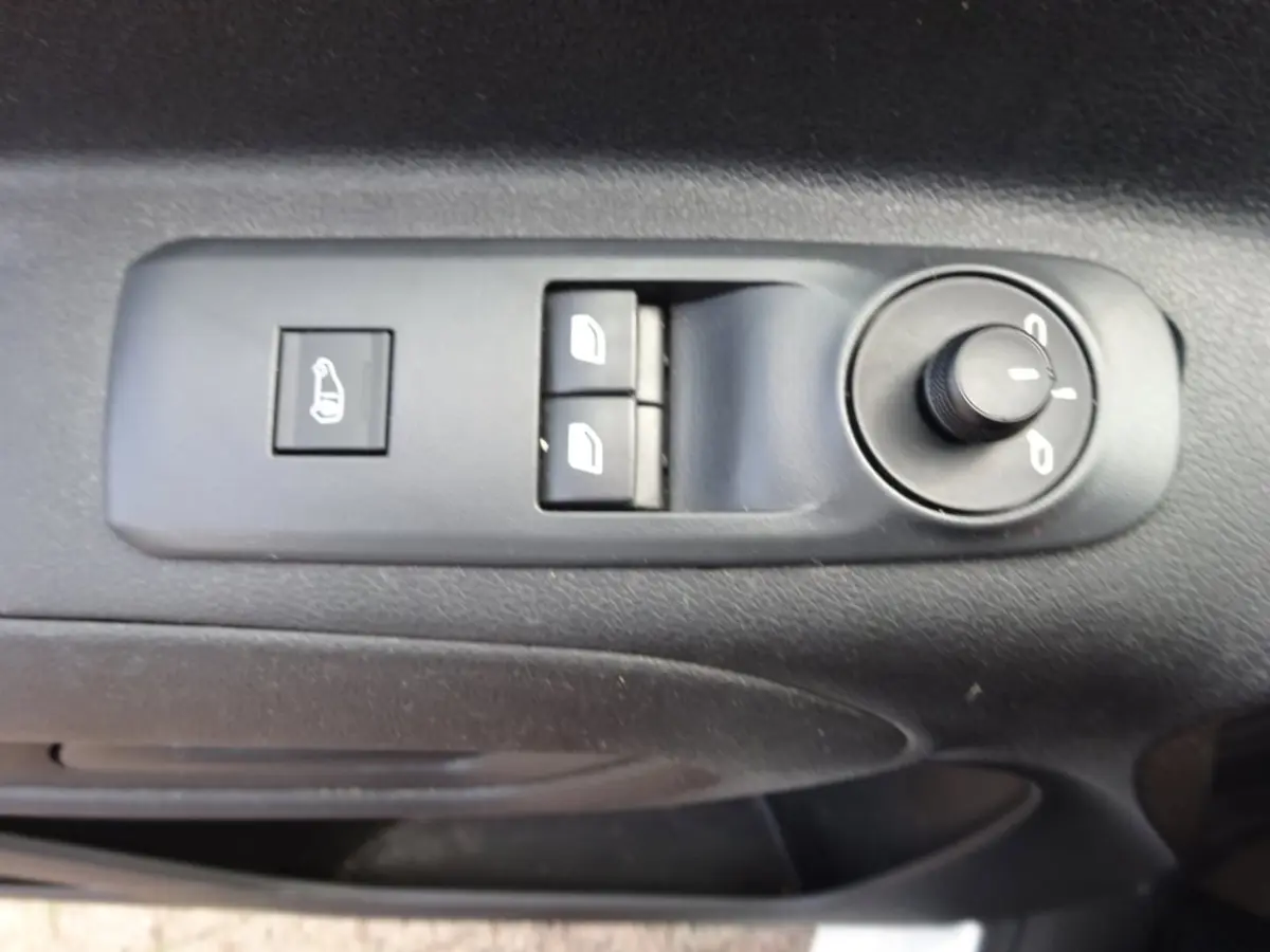 1.2 PureTech Pro BENZINE AIRCO NAVI CRUISE CONTROL PDC SCHUIFDEUR