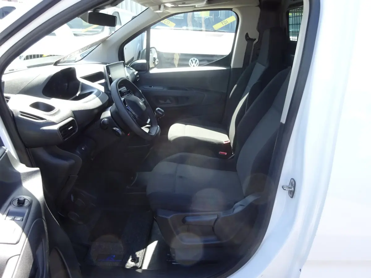 1.2 PureTech Pro BENZINE AIRCO NAVI CRUISE CONTROL PDC SCHUIFDEUR