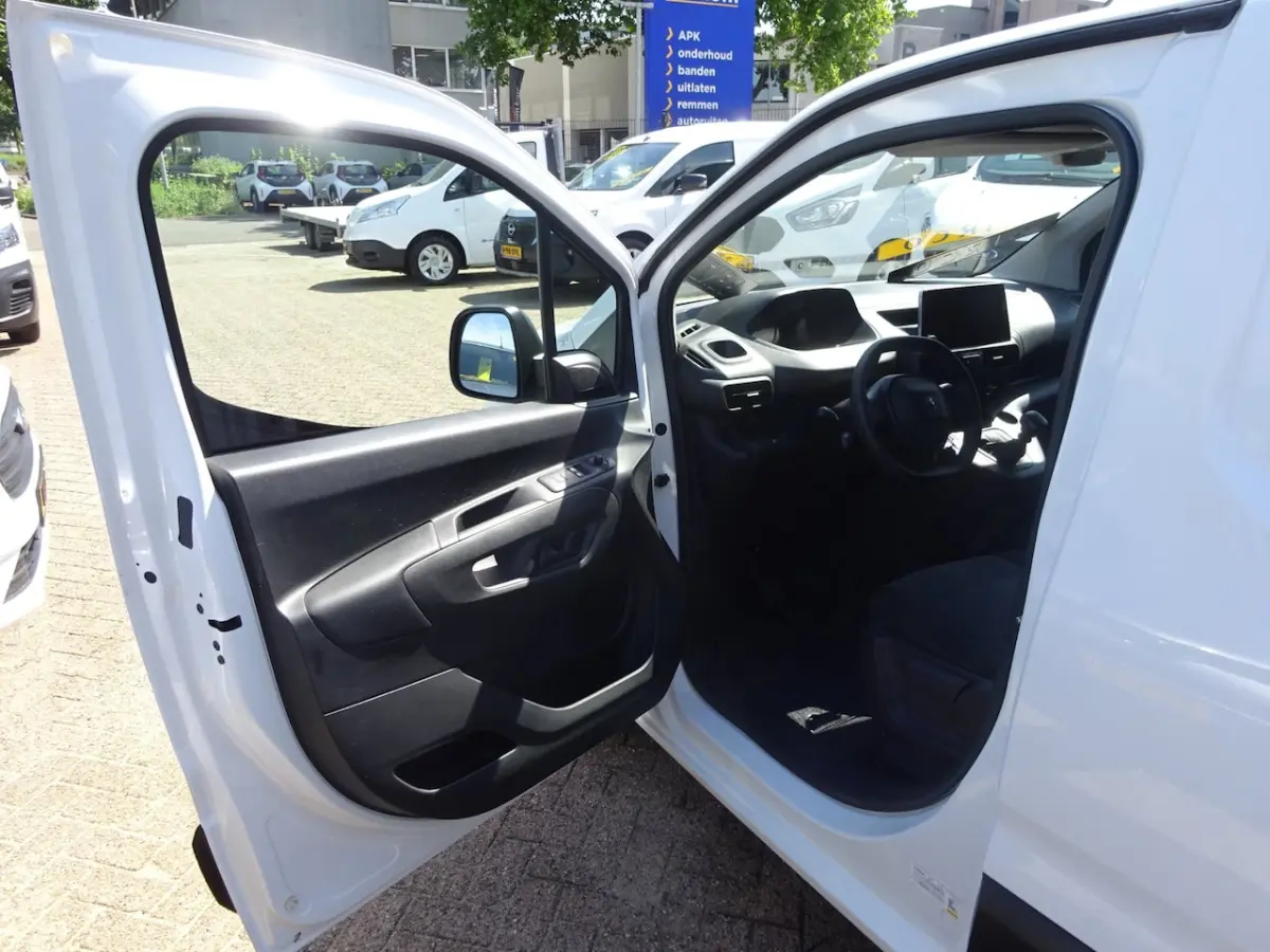 1.2 PureTech Pro BENZINE AIRCO NAVI CRUISE CONTROL PDC SCHUIFDEUR