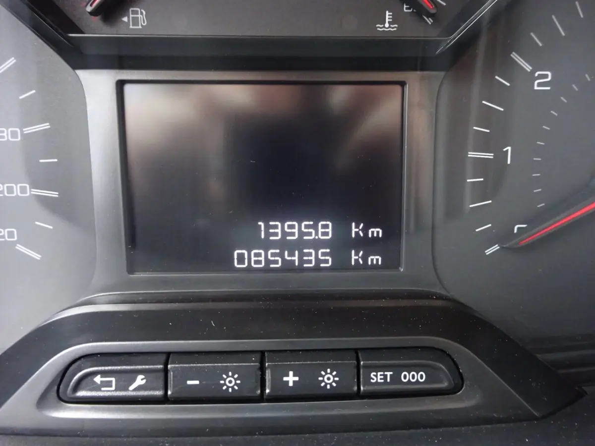 1.5 BlueHDi 100 S&S L1 AIRCO SCHUIFDEUR CRUISE CONTROL GROOT SCHERM