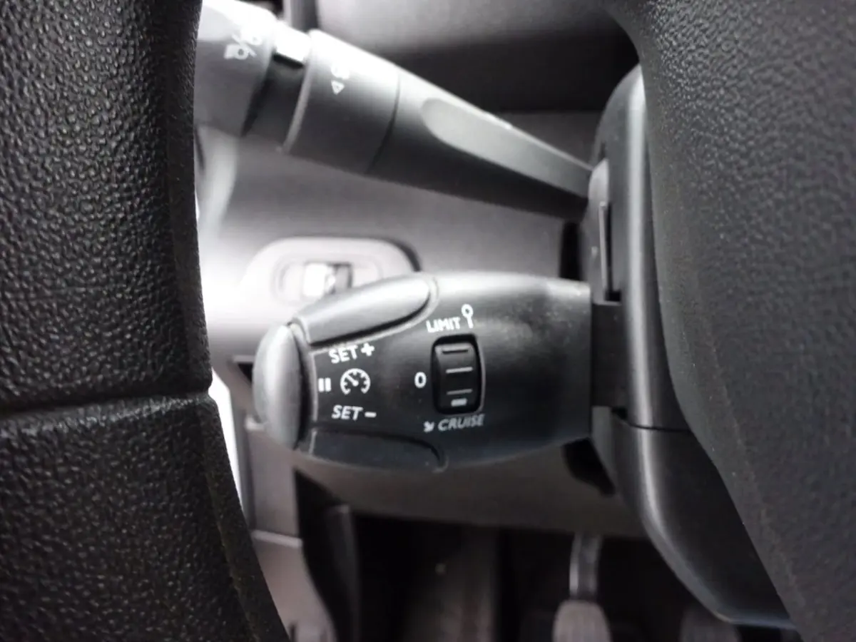 1.5 BlueHDi 100 S&S L1 AIRCO SCHUIFDEUR CRUISE CONTROL GROOT SCHERM