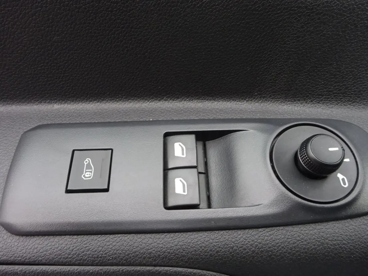 1.5 BlueHDi 100 S&S L1 AIRCO SCHUIFDEUR CRUISE CONTROL GROOT SCHERM