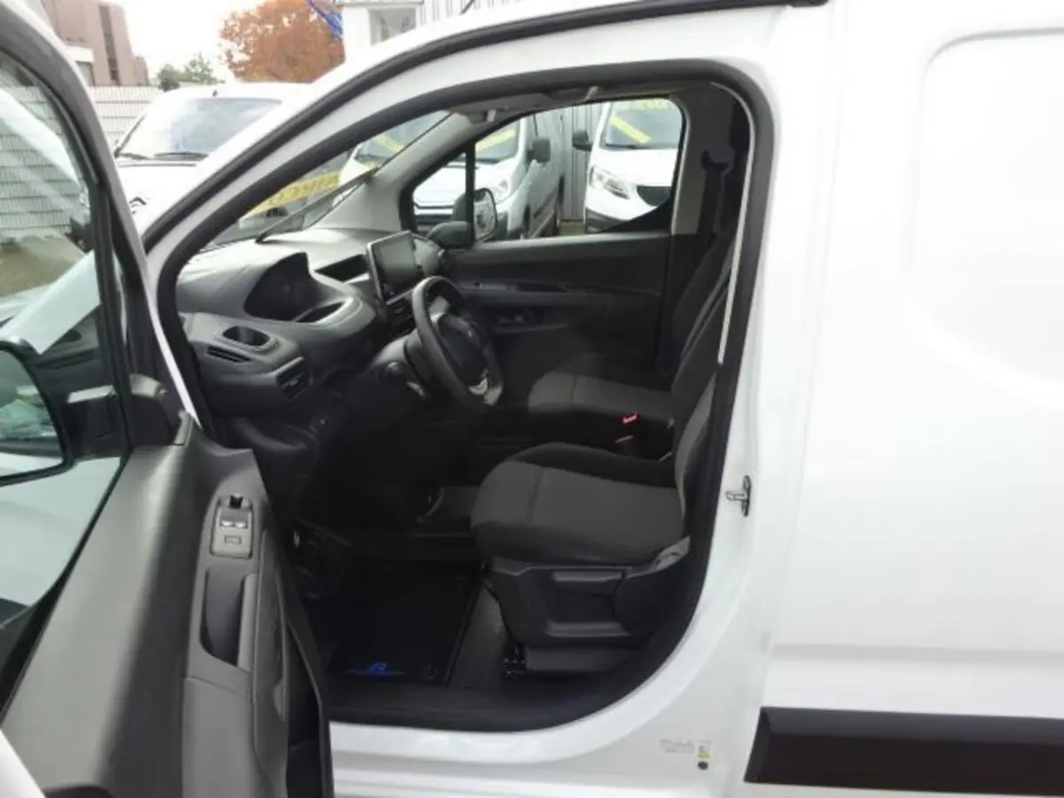 1.6 BlueHDI Premium Long 100 PK AIRCO NAVI DAB CRUISE