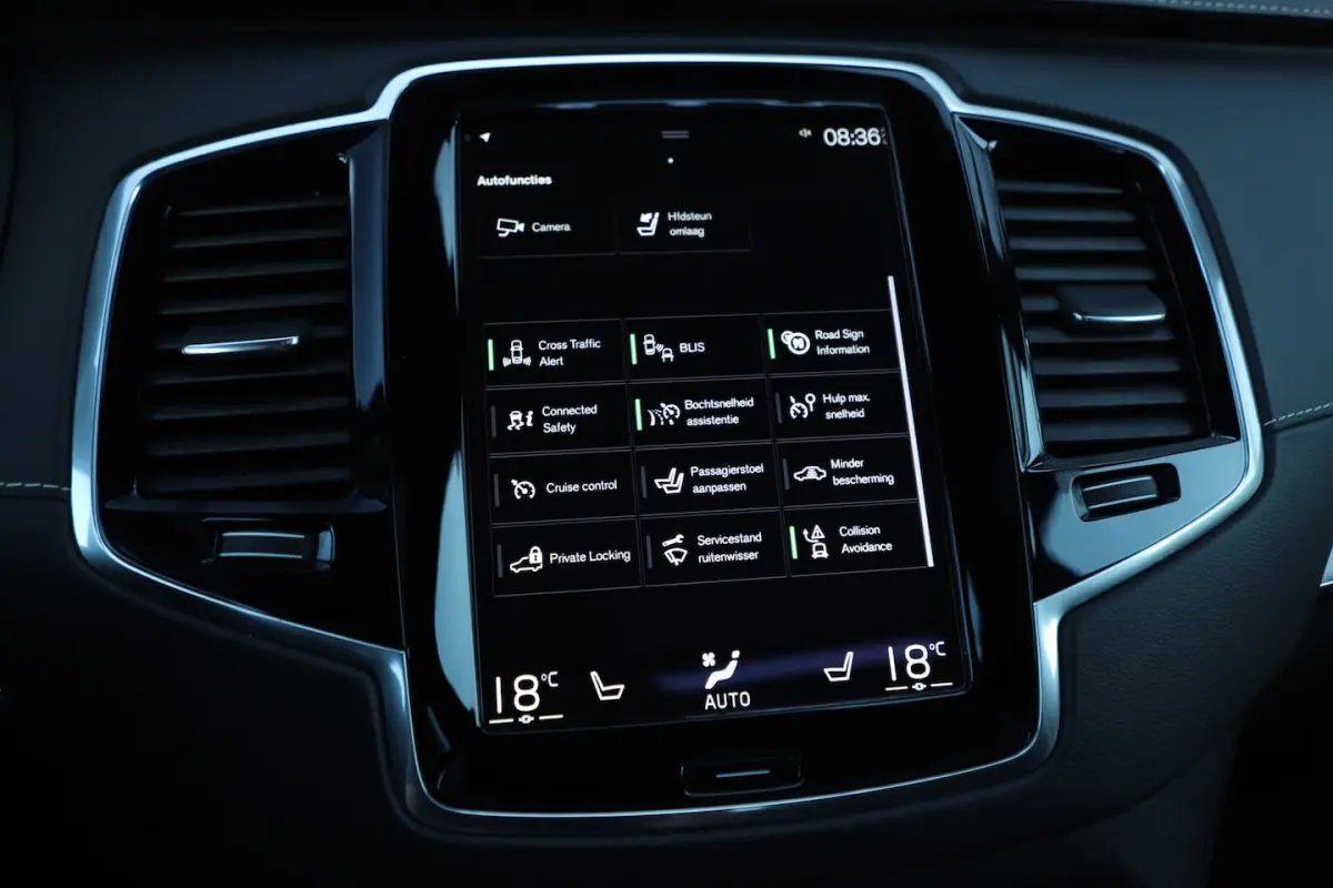 2.0 T8 Recharge AWD R-Design | 455 PK | Luchtvering | 7-Persoons | Pano | Keyless-go | Mem