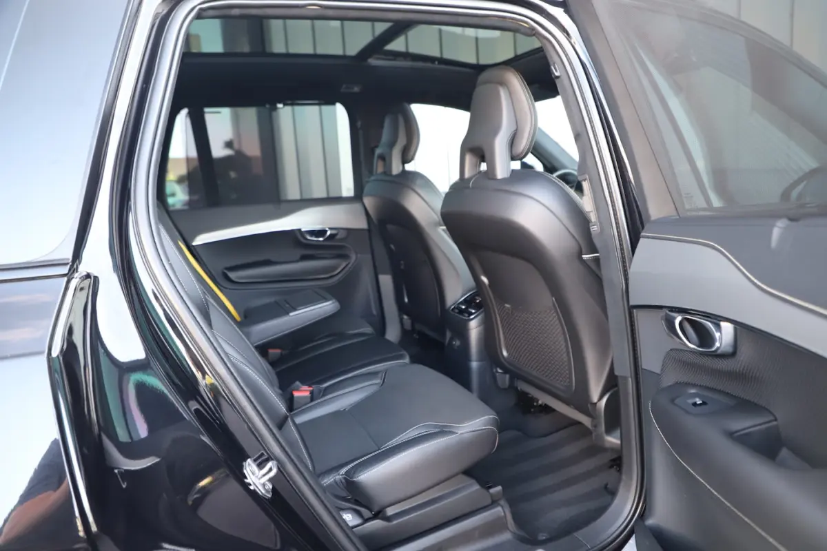 2.0 T8 Recharge AWD R-Design | 455 PK | Luchtvering | 7-Persoons | Pano | Keyless-go | Mem