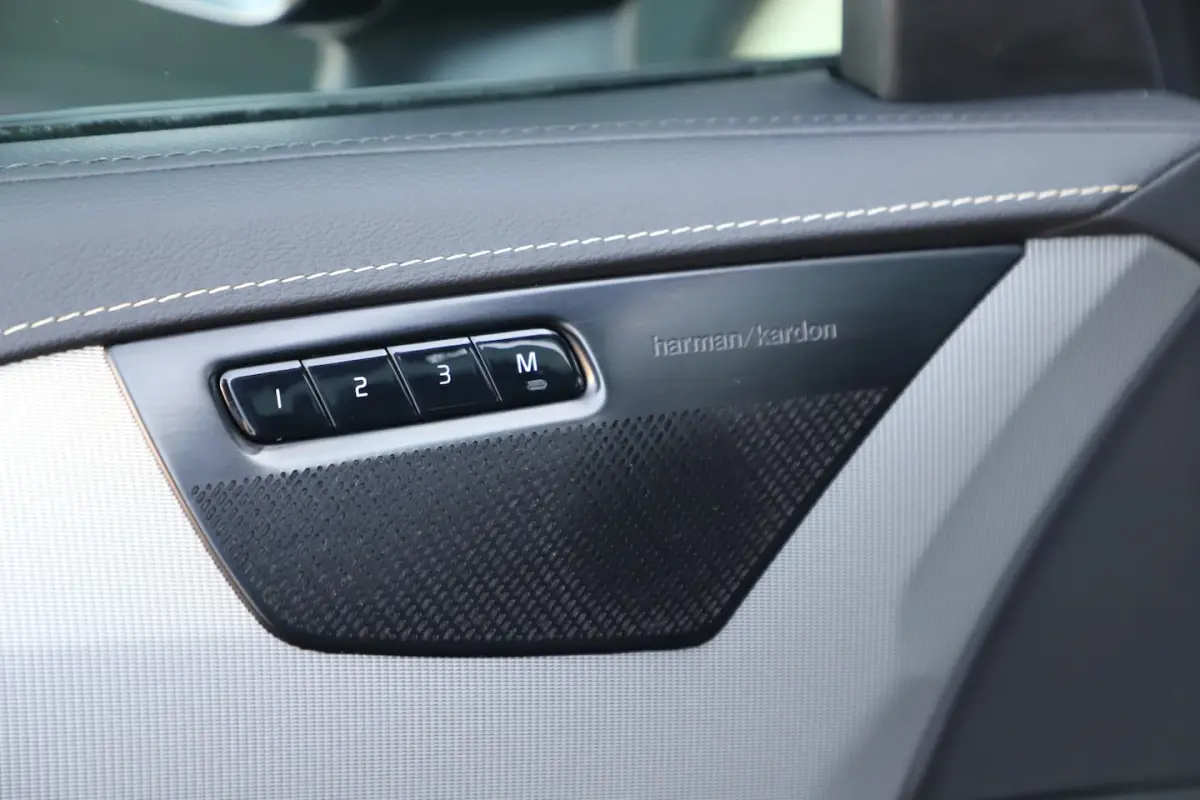 2.0 T8 Recharge AWD R-Design | 455 PK | Luchtvering | 7-Persoons | Pano | Keyless-go | Mem