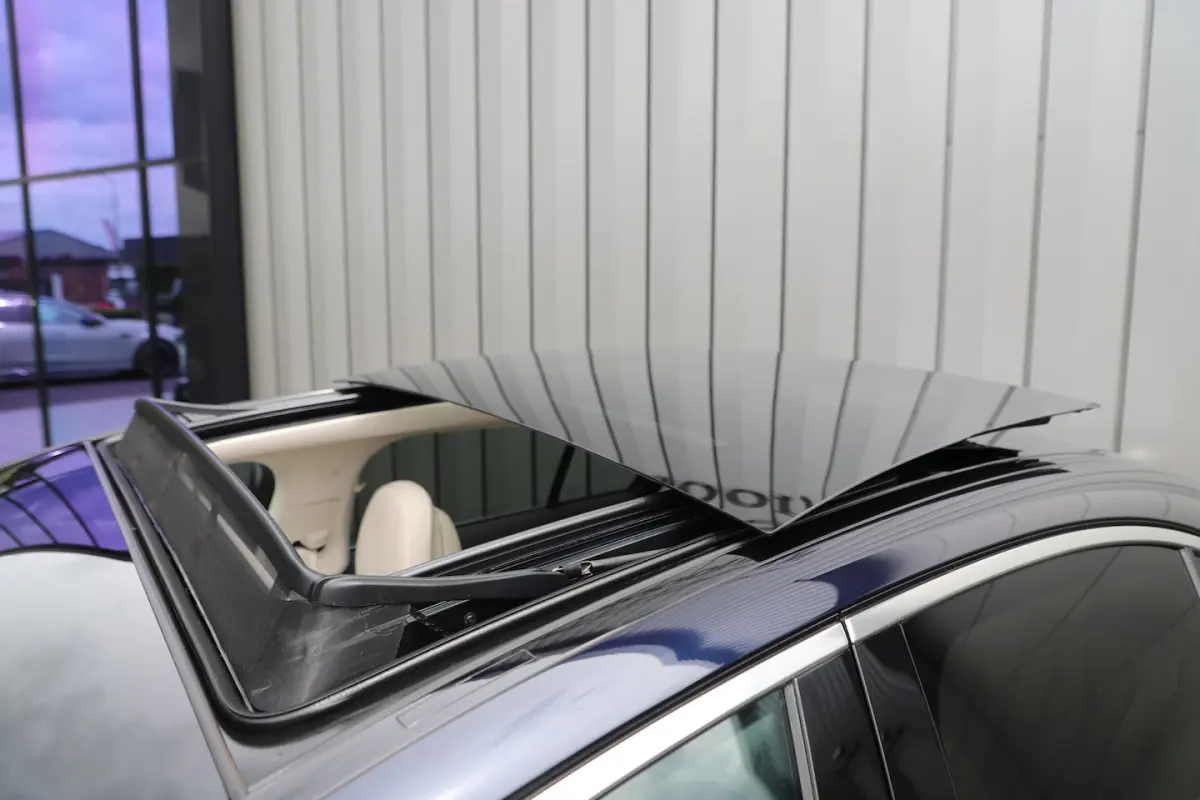 300e Exclusive Line | 313PK | Luchtvering | Achterasbesturing | Massage | Head-up | Burmes