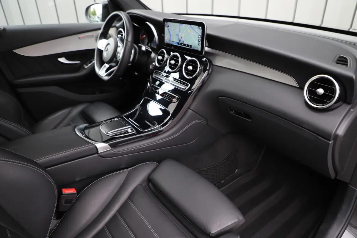 300 AMG 4-Matic | 258PK | Schuifdak | Trekhaak | Led | Carplay | Distronic | Leder | Stoel