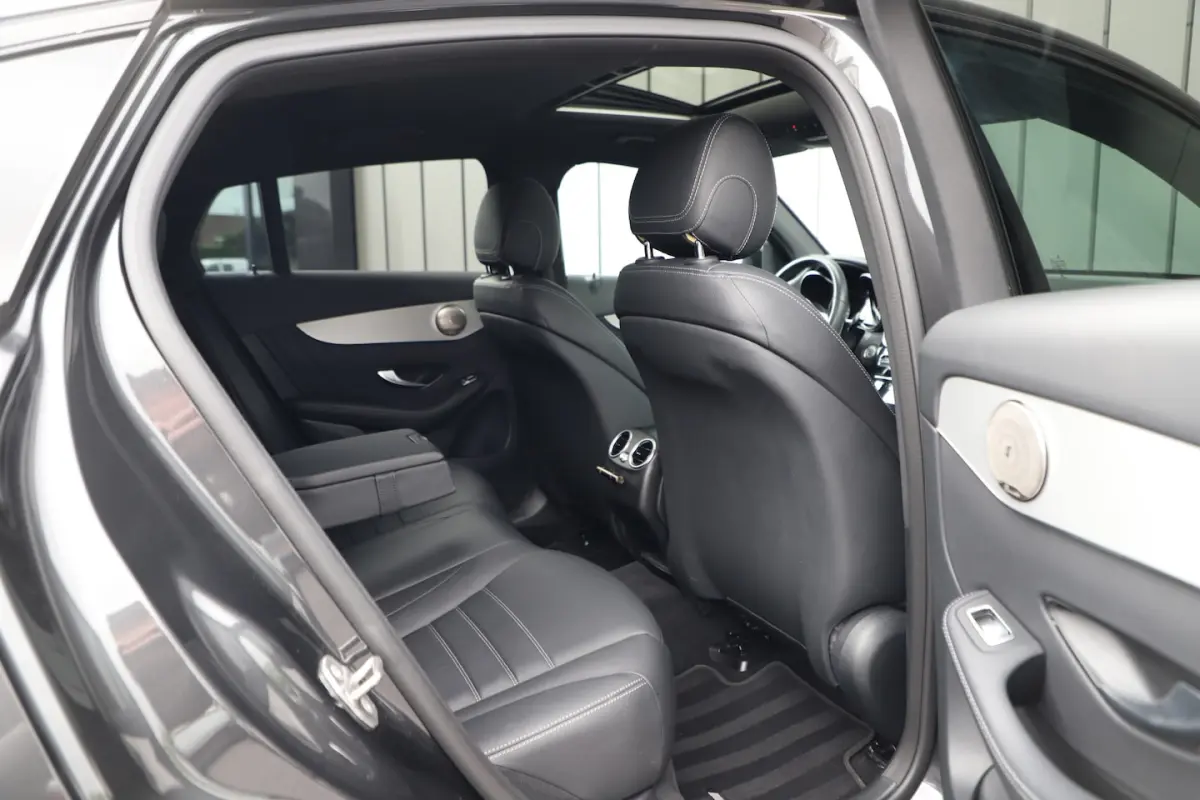 300 AMG 4-Matic | 258PK | Schuifdak | Trekhaak | Led | Carplay | Distronic | Leder | Stoel