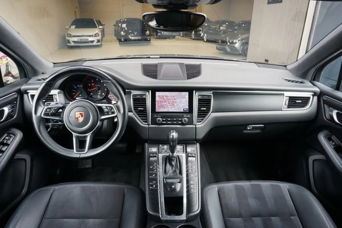 2.0 AUT Pano Navi Carplay Leer Led Camera 21Lm